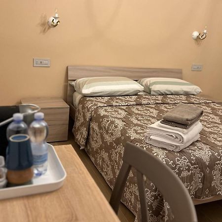 Affittacamere La Quiete Arona Bagian luar foto