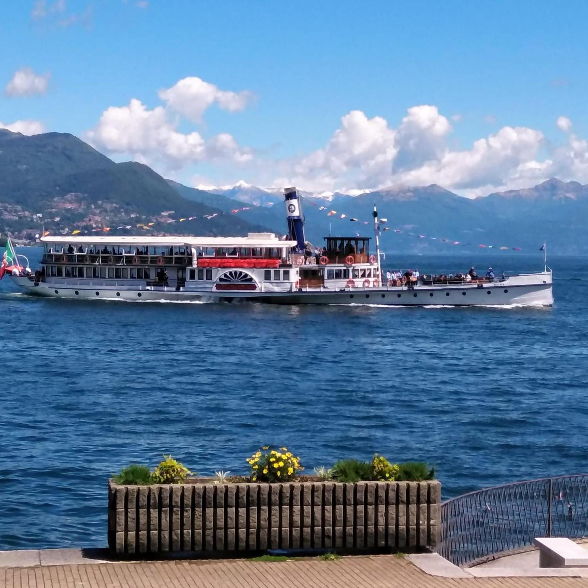 Affittacamere La Quiete Arona Bagian luar foto