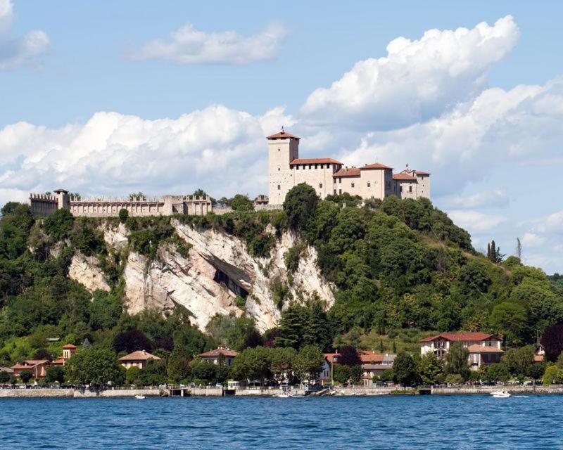 Affittacamere La Quiete Arona Bagian luar foto